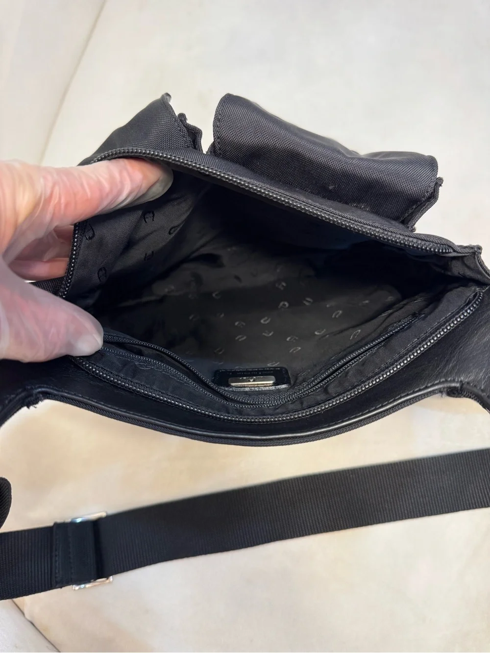 Aigner Black Men's Crossbody Organizer Shoulder Bag - Classic Everyday Style
